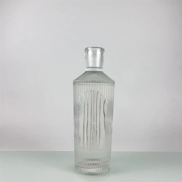 High Transparent 700ml Non-slip Design Easy To Hold Glass Bottles With Vertical Stripes