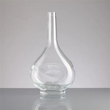 Стъклена бутилка с дълго гърло