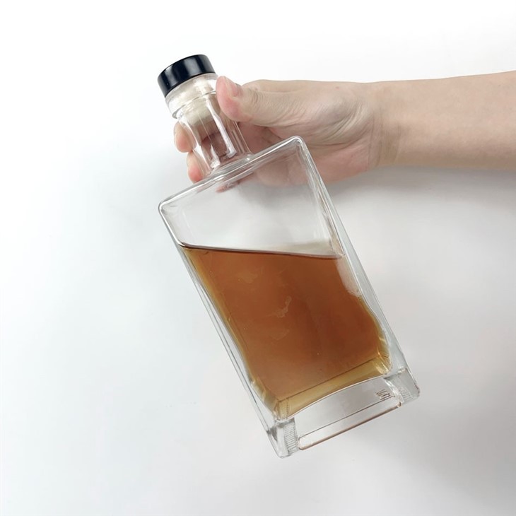 Thickened Exquisite Square Glass Whiskey Bottle